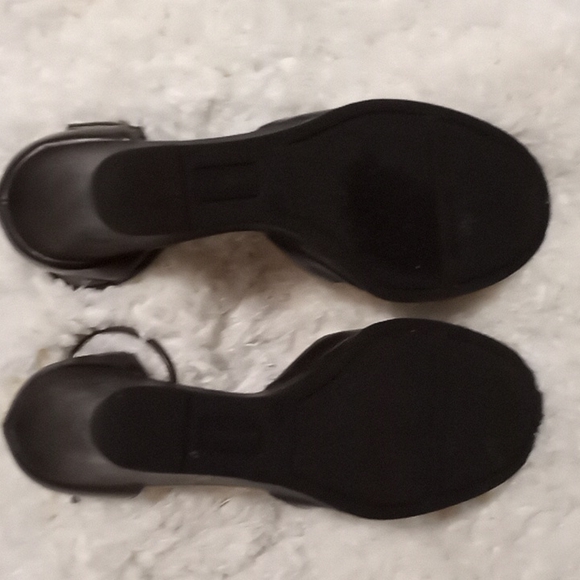 đź–¤HOST PICKđź–¤WEDGES 4" Heels - Picture 5 of 6